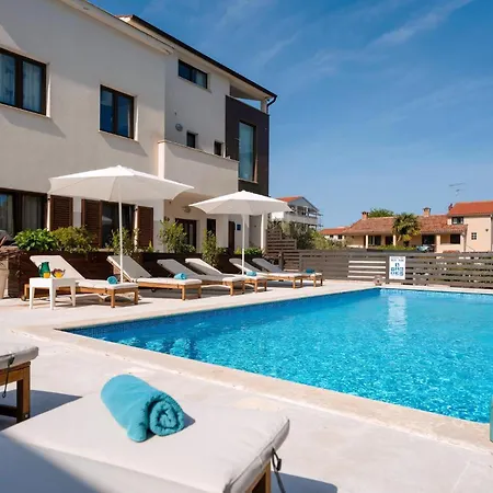 Mala 2 Mit Pool Und Whirlpool Διαμέρισμα