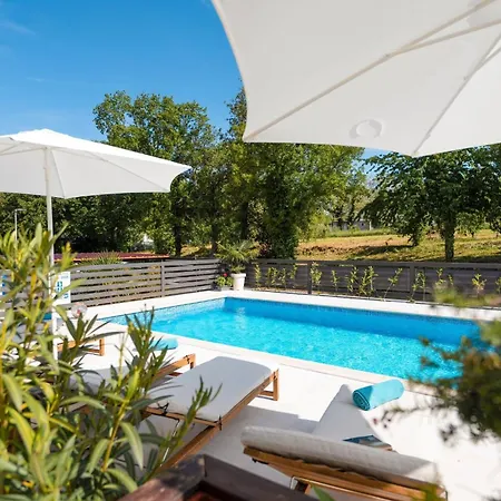 Mala 2 Mit Pool Und Whirlpool * Funtana