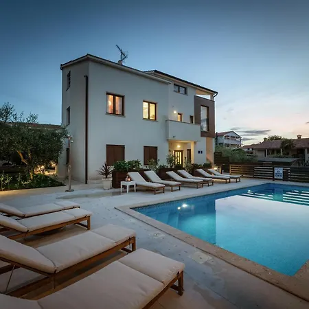 Appartement Mala 2 Mit Pool Und Whirlpool