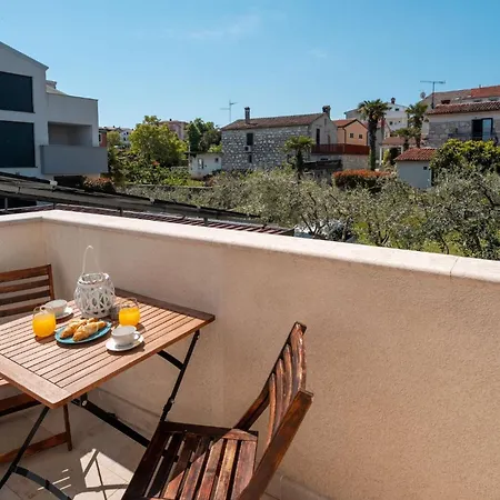 Apartment Mala 2 Mit Pool Und Whirlpool *