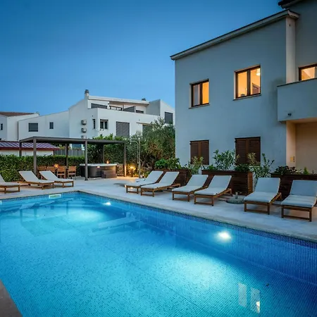 Mala 2 Mit Pool Und Whirlpool *