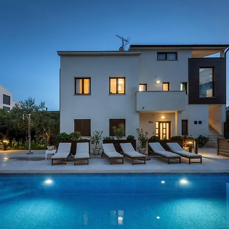 Mala 2 Mit Pool Und Whirlpool Appartement