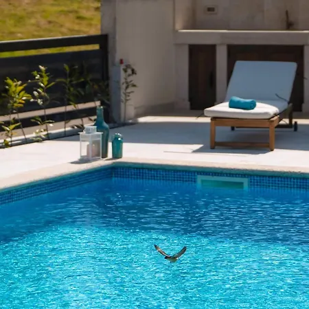 Appartement Mala 2 Mit Pool Und Whirlpool