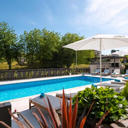 Mala 2 Mit Pool Und Whirlpool *